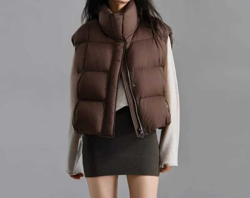Winter 2025 Short Stand Up Collar Thickened Down Vest for Women Wearing Casual Warm Bread VestT251129