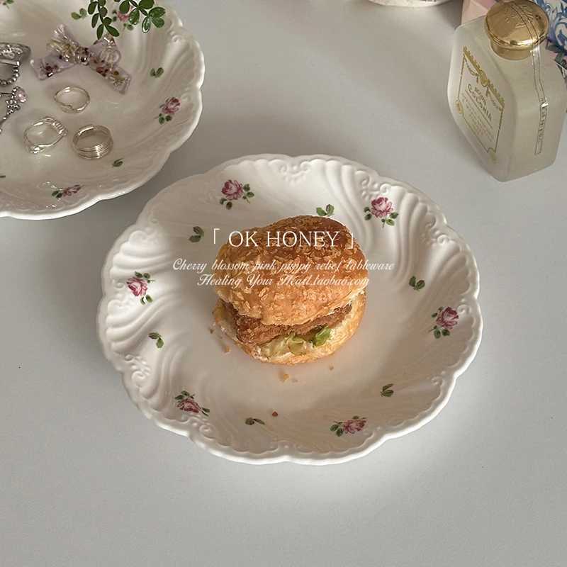 Luxury French Retro Floral Plate Ins Style Ceramic Tablewares High Aesthetic Flower Dining Plates Household Dessert Dishes Y251129