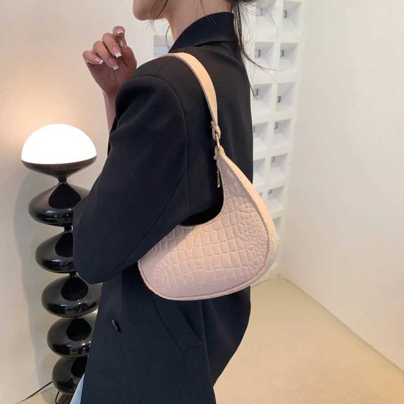 Retro Leisure Womens Handbag Pure Felt Fashion Underarm Bag Senior Design Women Shoulder Bag Designer Solid Color Dumplings BagXJ250512