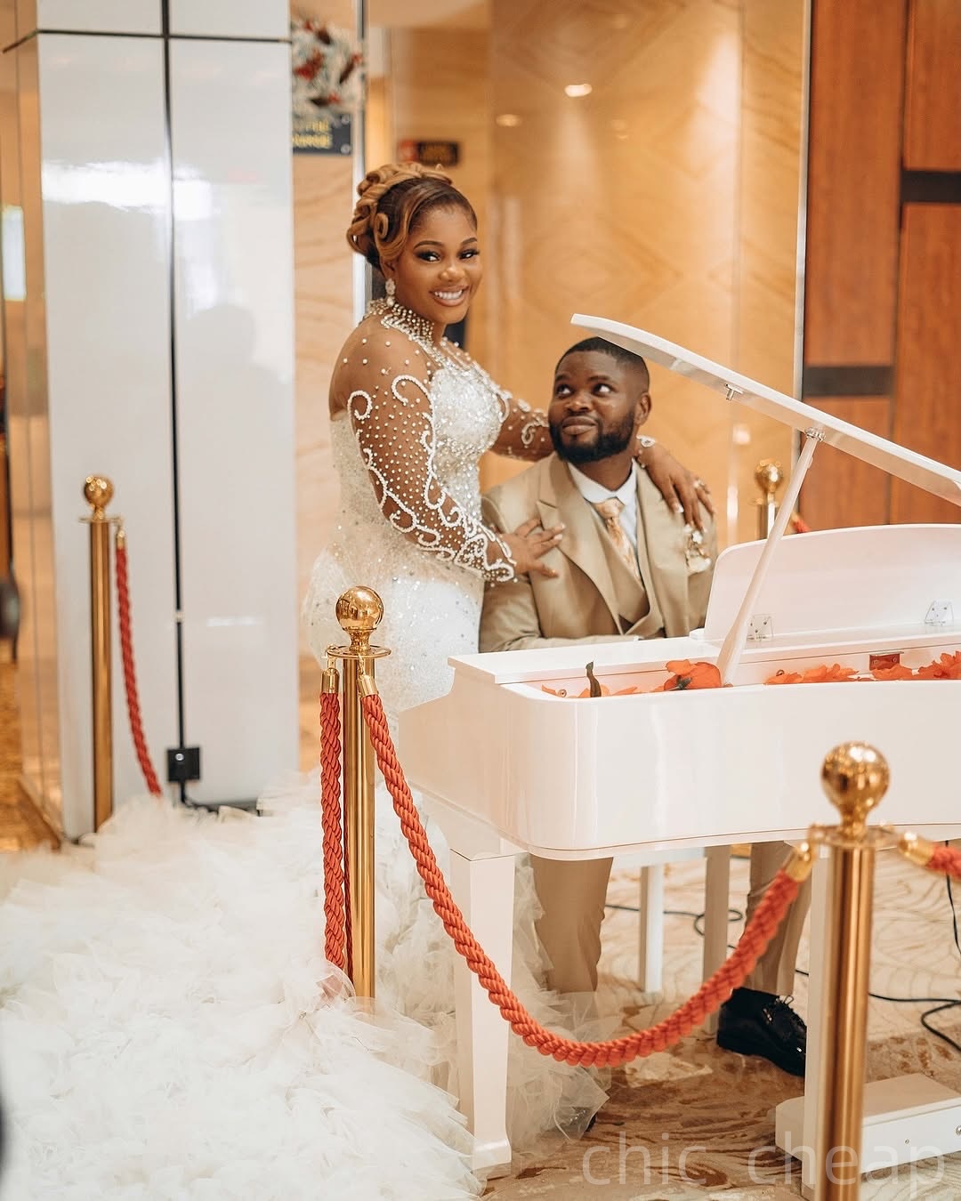 2025 Oversize Aso Ebi Plus Size Ivory Wedding Dress Crystals Beaded Lace Tulle Tiers Full Sleeves Vintage Bridal Gowns Dresses ZJ056