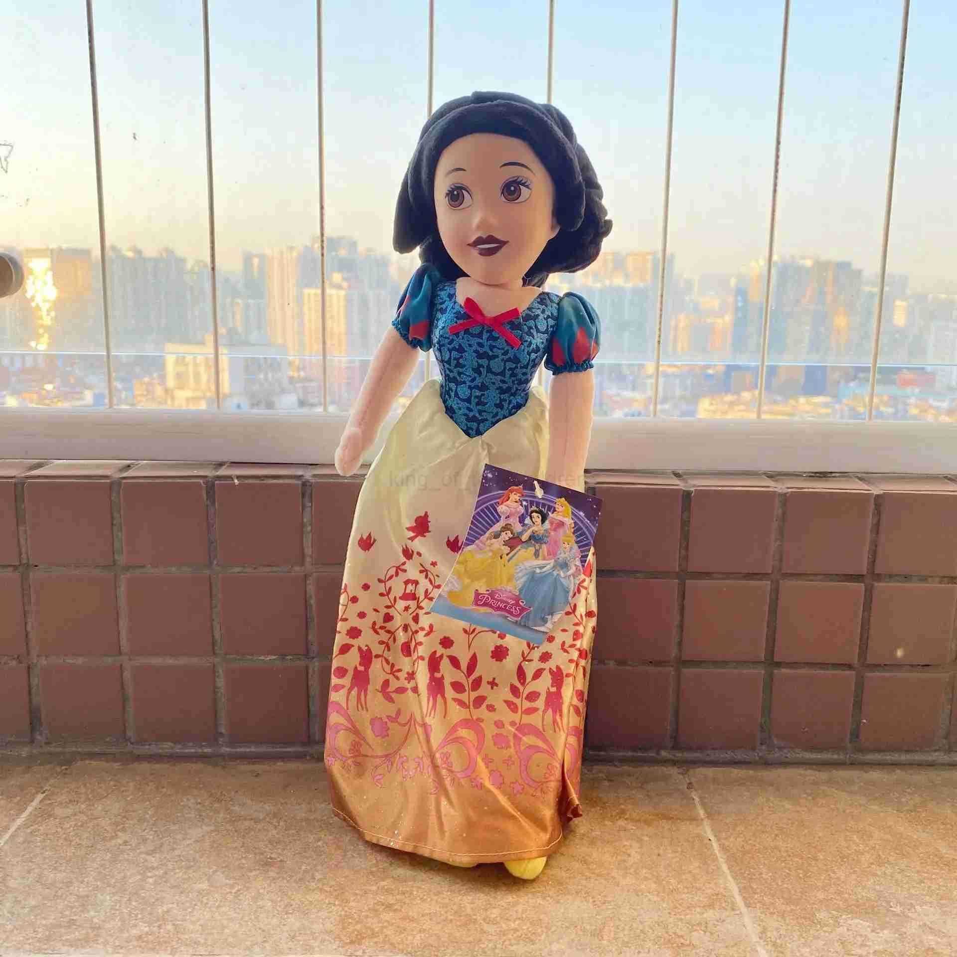 Disney 20cm Disney Princess Series Plush Toy Snow White Cinderella Doll Birthday Party Room Decoration Doll Gift W250429