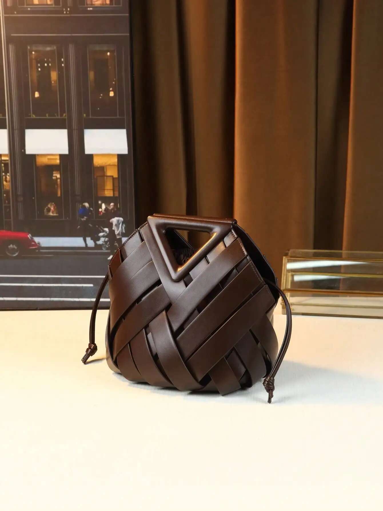 Woven Design Women Handbag Tote Basket High-End Niche Inverted Triangle Shaped Fashion Commuter Bag