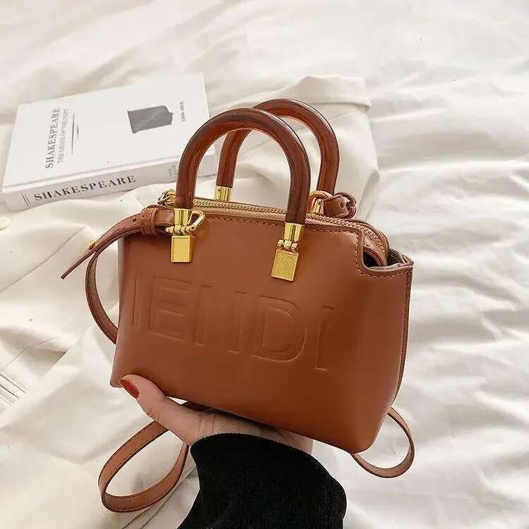 2025 New Cross-Border Women's Pillow Tote Bag Large Capacity Trendy Convertible Shoulder Crossbody Purse Niche Design