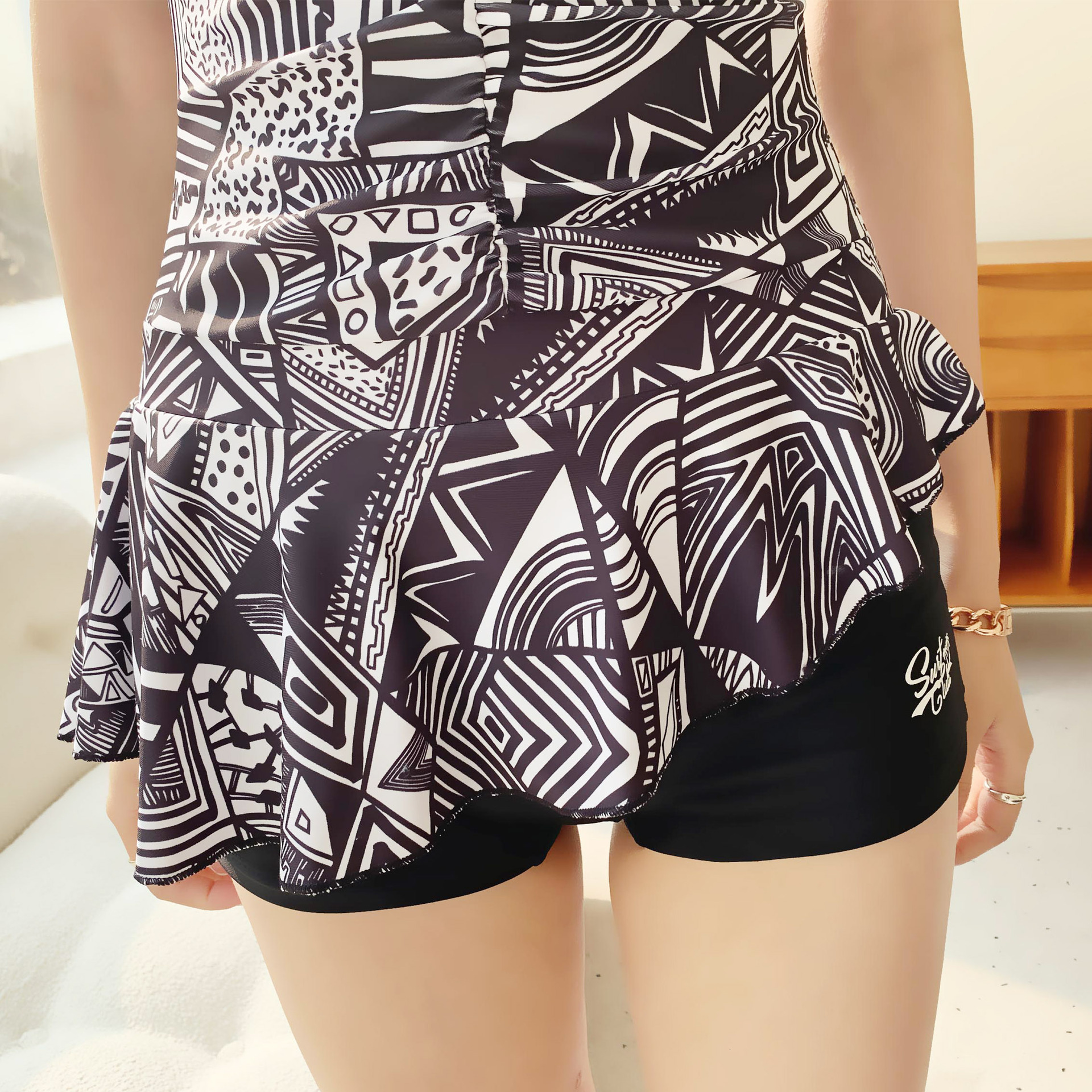 Professional one piece conservative body covering and slimming effect, swimsuit, oversized hot spring women's swimsuit