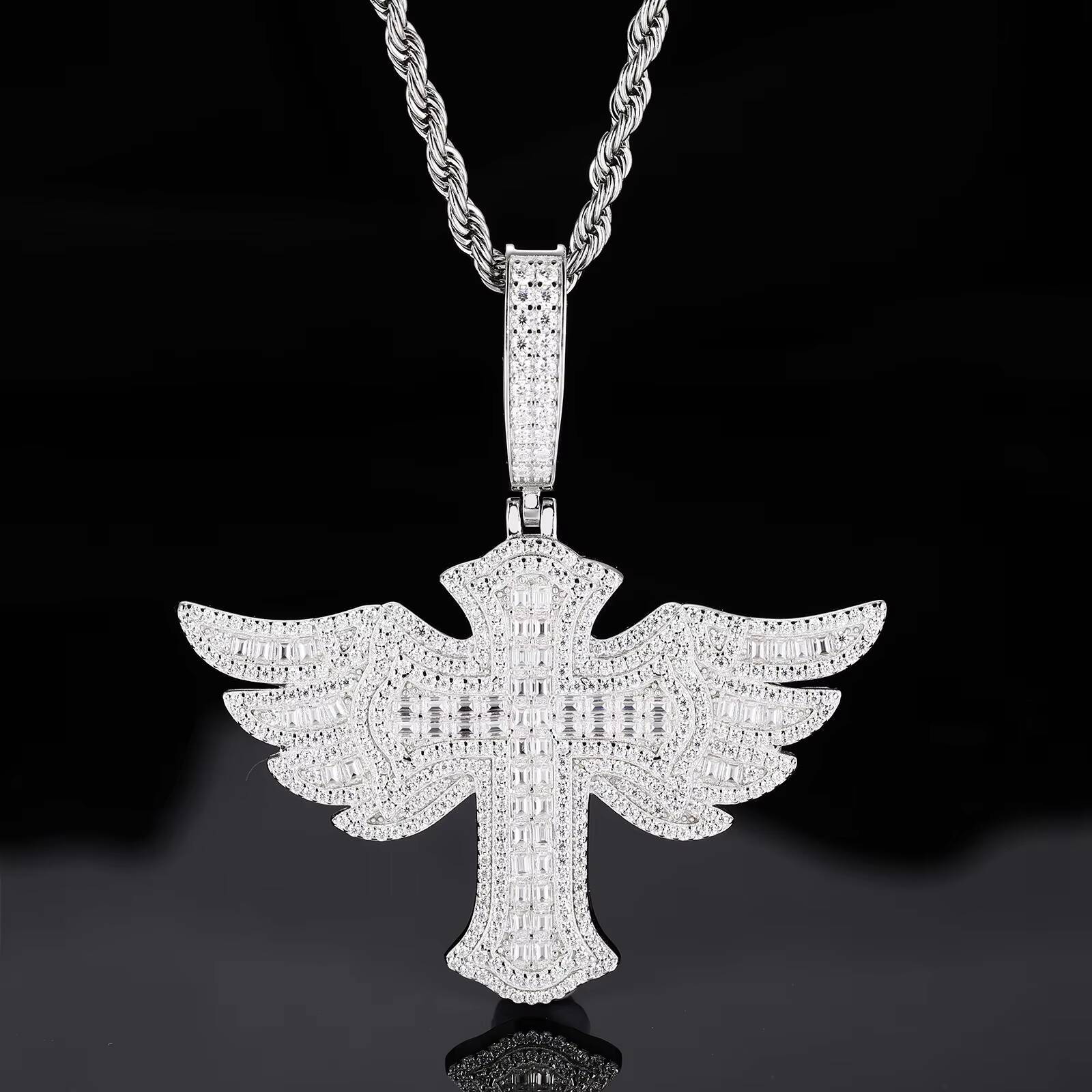 Iced Out Hip Hop Mens Sparkling Necklace 925 Silver Moissanite Winged Cross Pendant Pass Diamond Tester with GRA Certificate