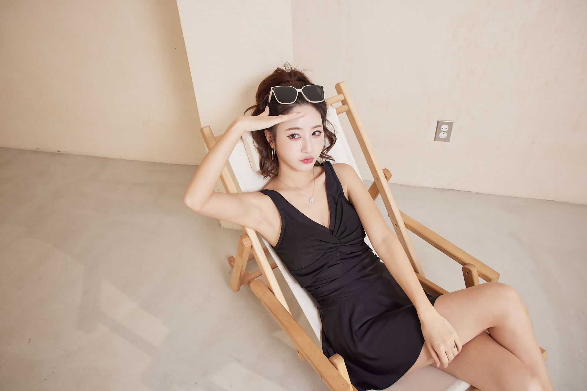 2025 new swimsuit women's summer conservative one-piece slimming, covering flesh stomach, soaking in hot springs and seaside sexy swimming outfit