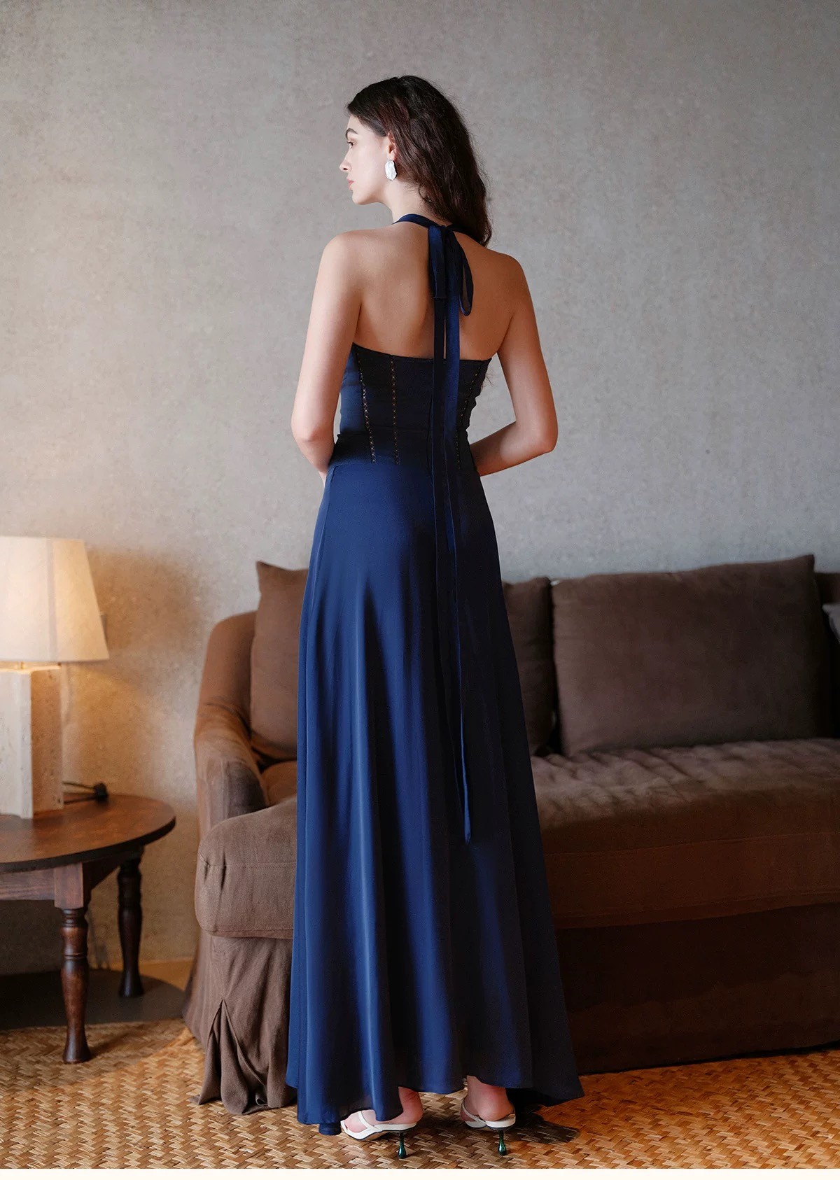 2025 French V-neck bow design waist cinching and neck hanging dress Fashion Week Show Customized Fashion Tailored clothing womens Fashion Paris.M356