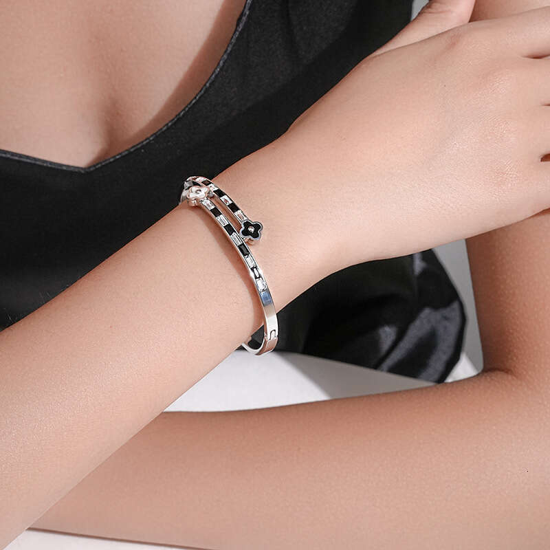 Hot sale Clover Bracelet Designer jewelry Four leaf flower high end titanium steel diamond inlaid bracelet luxury versatile fashion exquisite adjustab