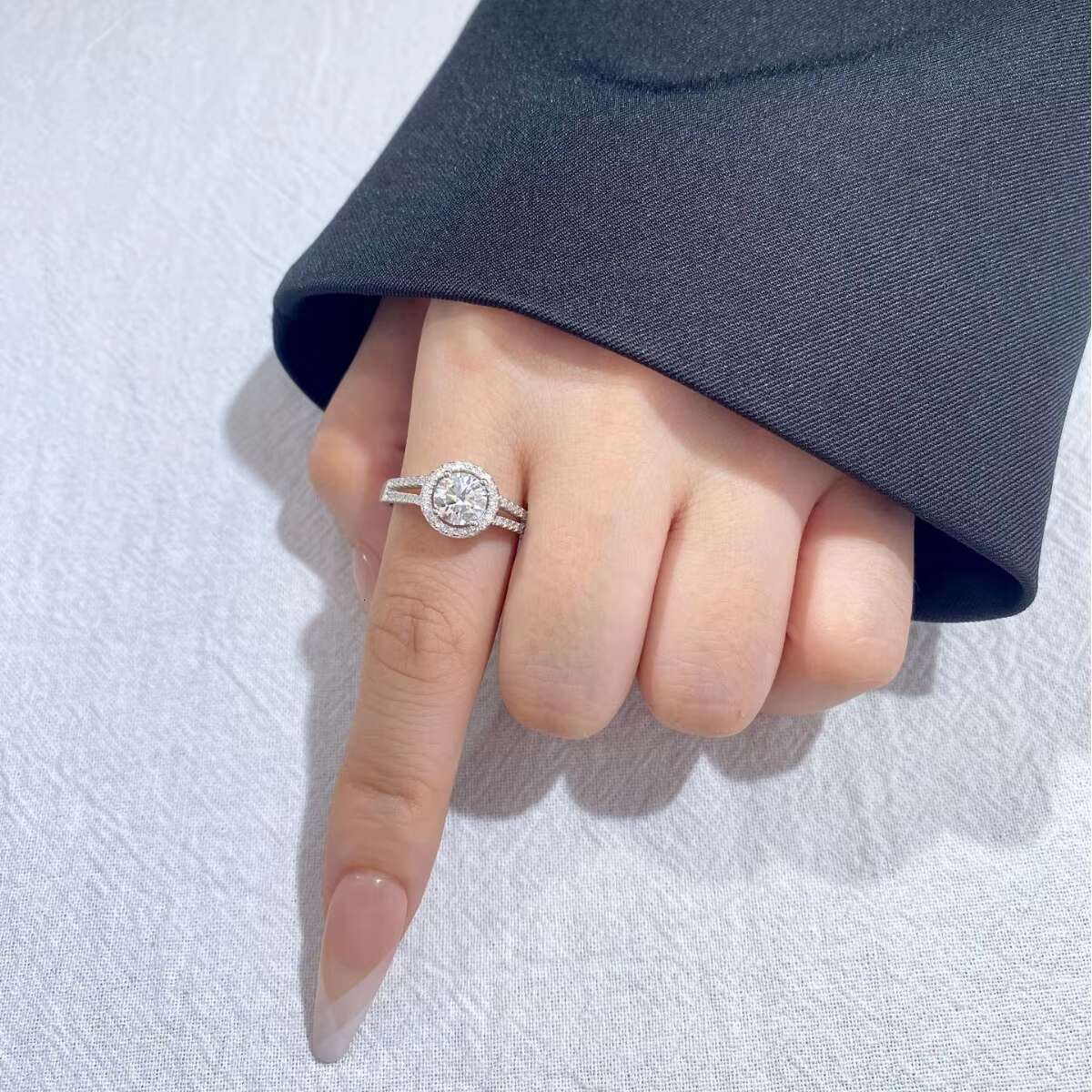 Fashion Diamond Rings Women 925 Sterling Silver Plated 18K Gold White Gold Ring 1CT Moissanite Ring for Women Engagement Jewelry