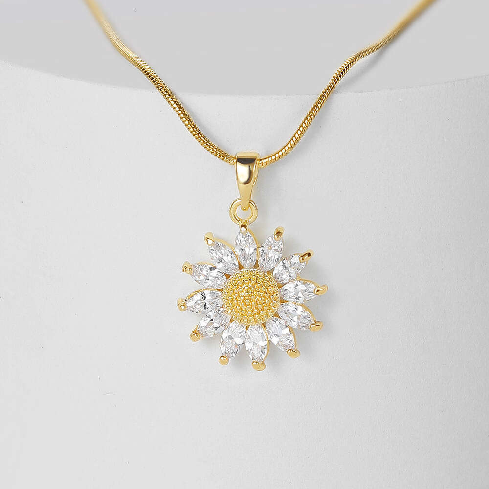 Love Suower Copper Set Zircon Necklace for Women, Light , Small Popular, High Grade, Collar Chain, Sweet and Versatile Jewelry