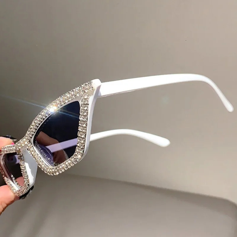KLASSNUM Vintage Cat Eye Rhinestone Sunglasses Woman Fashion Decor Party Shades with n Lady Sun Glasses Oculos 251126