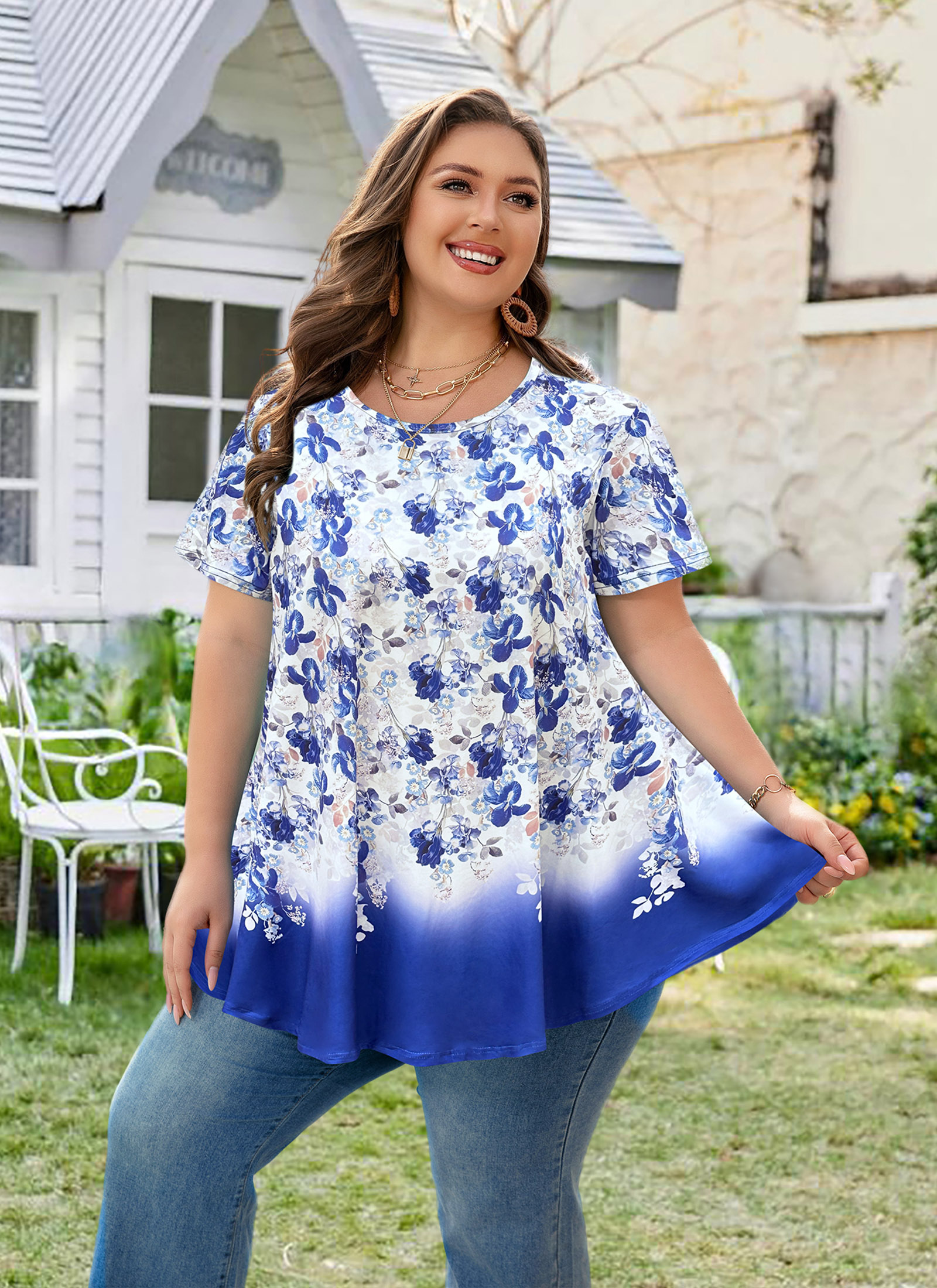 Tunic Tops for Women Plus Size Short Sleeve Crew Neck Swing Flare Loose T-Shirt Blouses to Wear with Leggings Blue White Floral Tunics