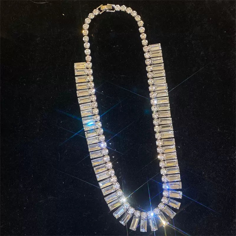 New style exaggerated square full-diamond necklace, fashionable and luxurious for parties and banquets, dazzling diamond-laden elegant ladies' ne