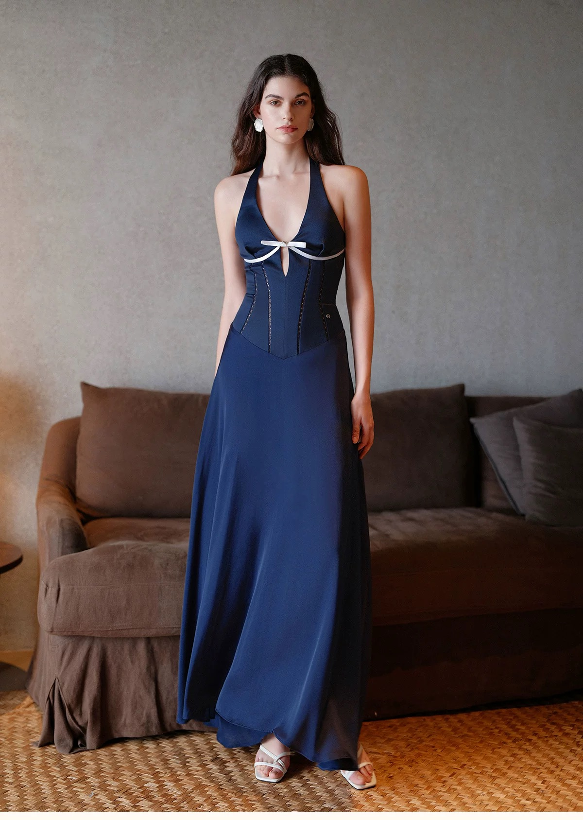 2025 French V-neck bow design waist cinching and neck hanging dress Fashion Week Show Customized Fashion Tailored clothing womens Fashion Paris.M356