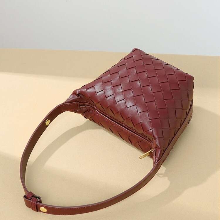 New Compilation Fashionable Bucket Trendy Versatile Handheld Lunch Box Casual Single Shoulder Women's Bag