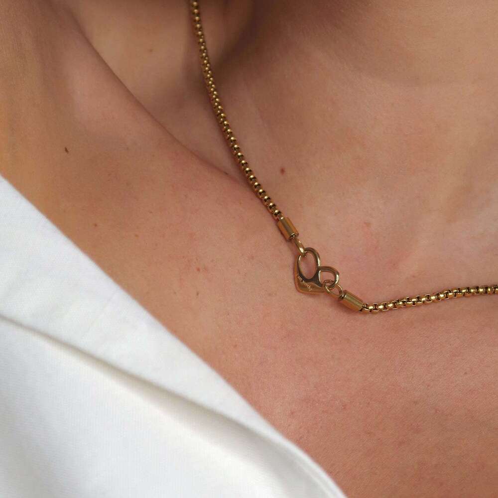 Designer jewelry for women Stainless steel heart-shaped necklace pendant double-sided heart-shaped Valentine's Day jewelry electroplated 18k Moth