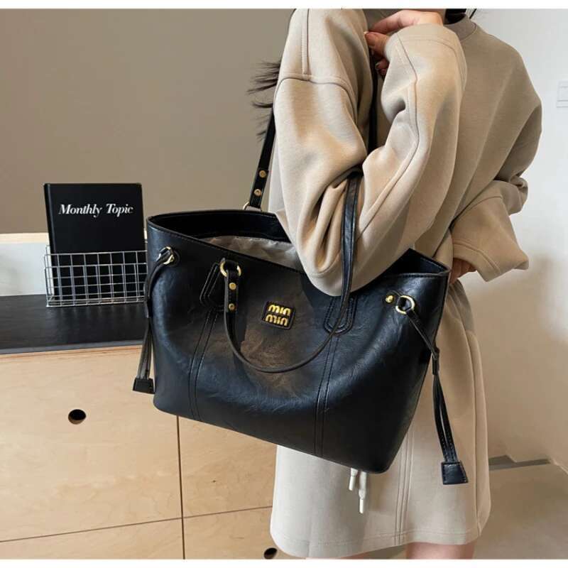 2025 Spring And Autumn Premium Small Fragrant Style Handheld Tote Large Capacity Single Shoulder Commuter Women's Bag New Ko