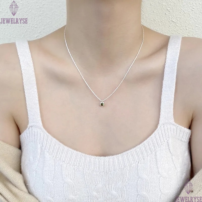 2024 Ins Sparkling Glittering Crown Pendant Solitaire Simple Fine Jewelry Real 100% 925 Sterling Sillver Moissanite Diamond Party Women Wedding Beach 