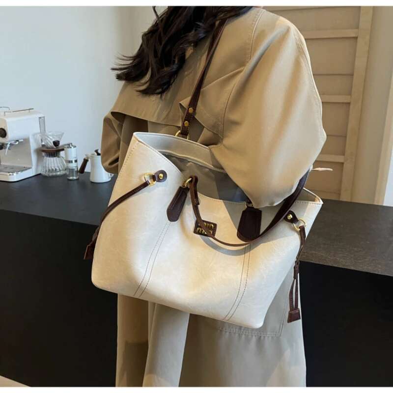 2025 Spring And Autumn Premium Small Fragrant Style Handheld Tote Large Capacity Single Shoulder Commuter Women's Bag New Ko