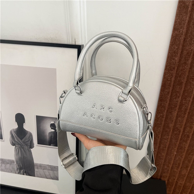 Handbag female 2025 new Hundreds of fashion bowling sweet cute crossbody bag shell bag.