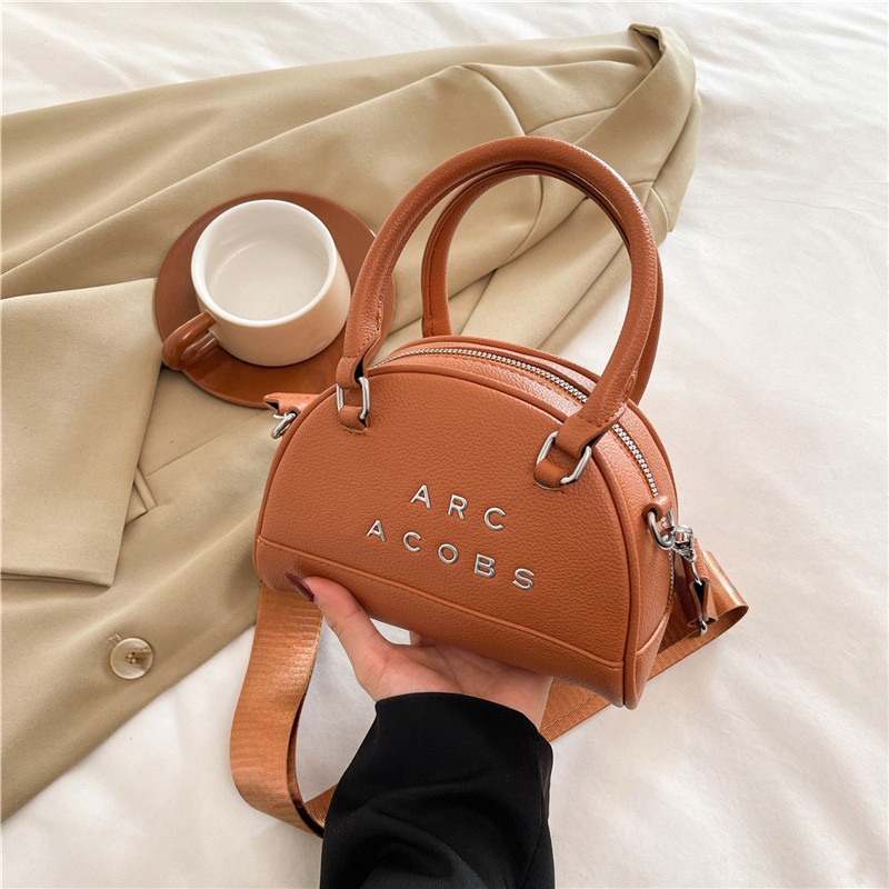 Handbag female 2025 new Hundreds of fashion bowling sweet cute crossbody bag shell bag.
