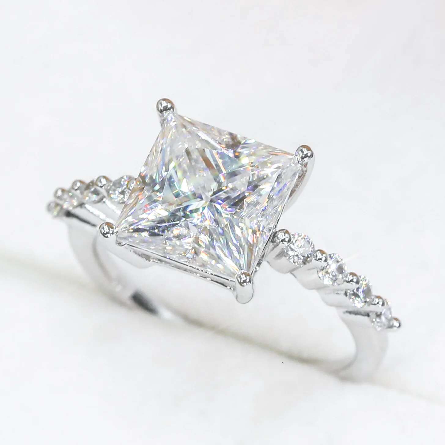 Full Moissanite Diamond D Color VVS 2/4/6CT Princess Cut Womens Ring S925 Sliver 18K White Gold Wedding FineRings for Women