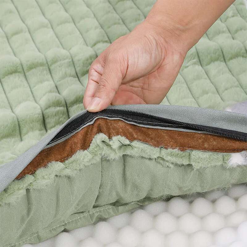 Cross-Border New Arrival Sleeping Mat Winter Warm Removable Washable Kennel Mattress Pet Supplies Large Dog Bed