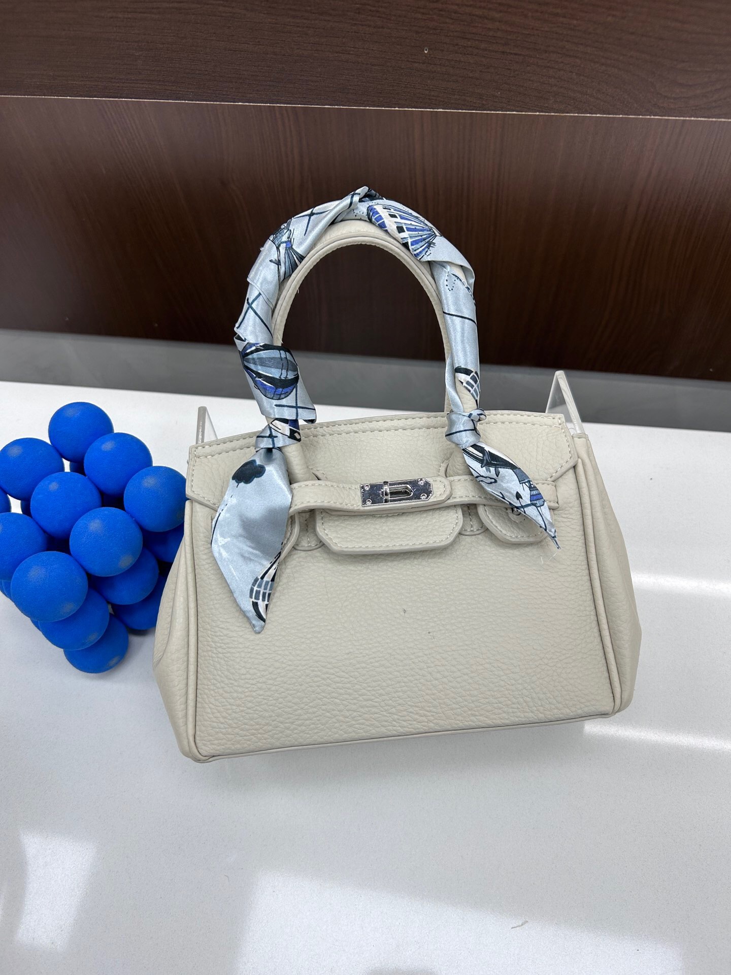 Elegant Platinum Kelly-Inspired Tote: Ideal Travel Companion for Fall-Winter Outfits Designer bag