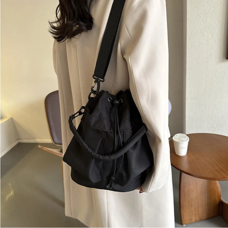 Womens casual bag large capacity student shoulder bag fashionable handbag bucket bag crossover bag adjustable shoulder strap 250427