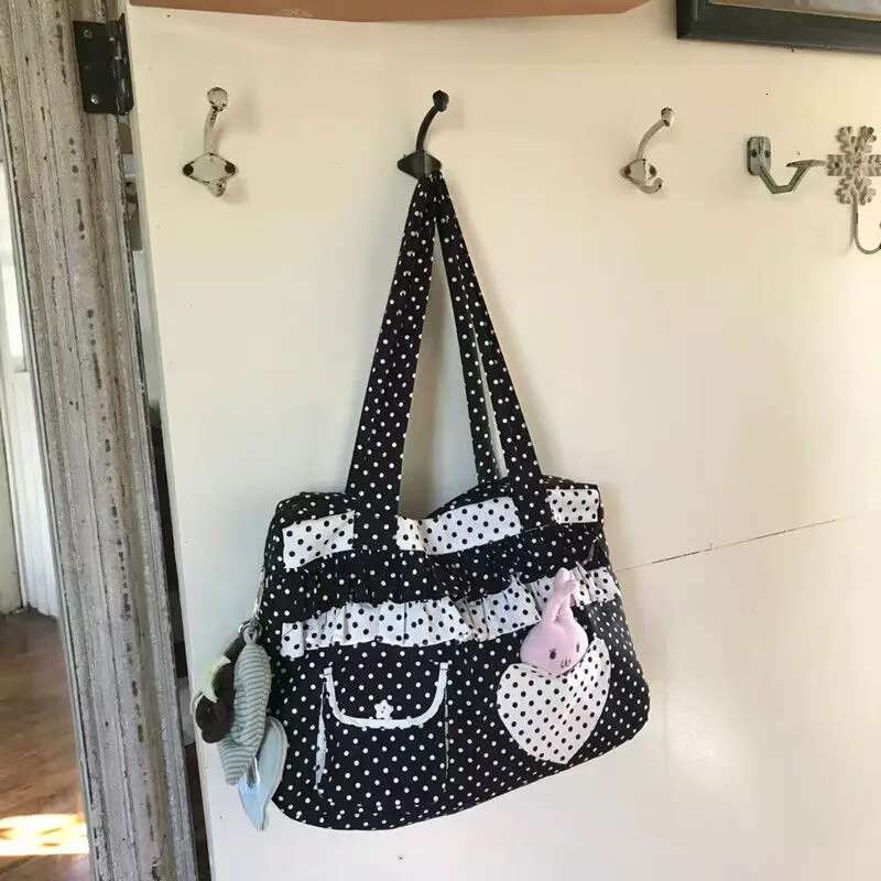2025 Sweet Dots Heart Pocket Design Rucked Underarm Fashion Women Shoulder All Match Itabag Designer Commuting Bag
