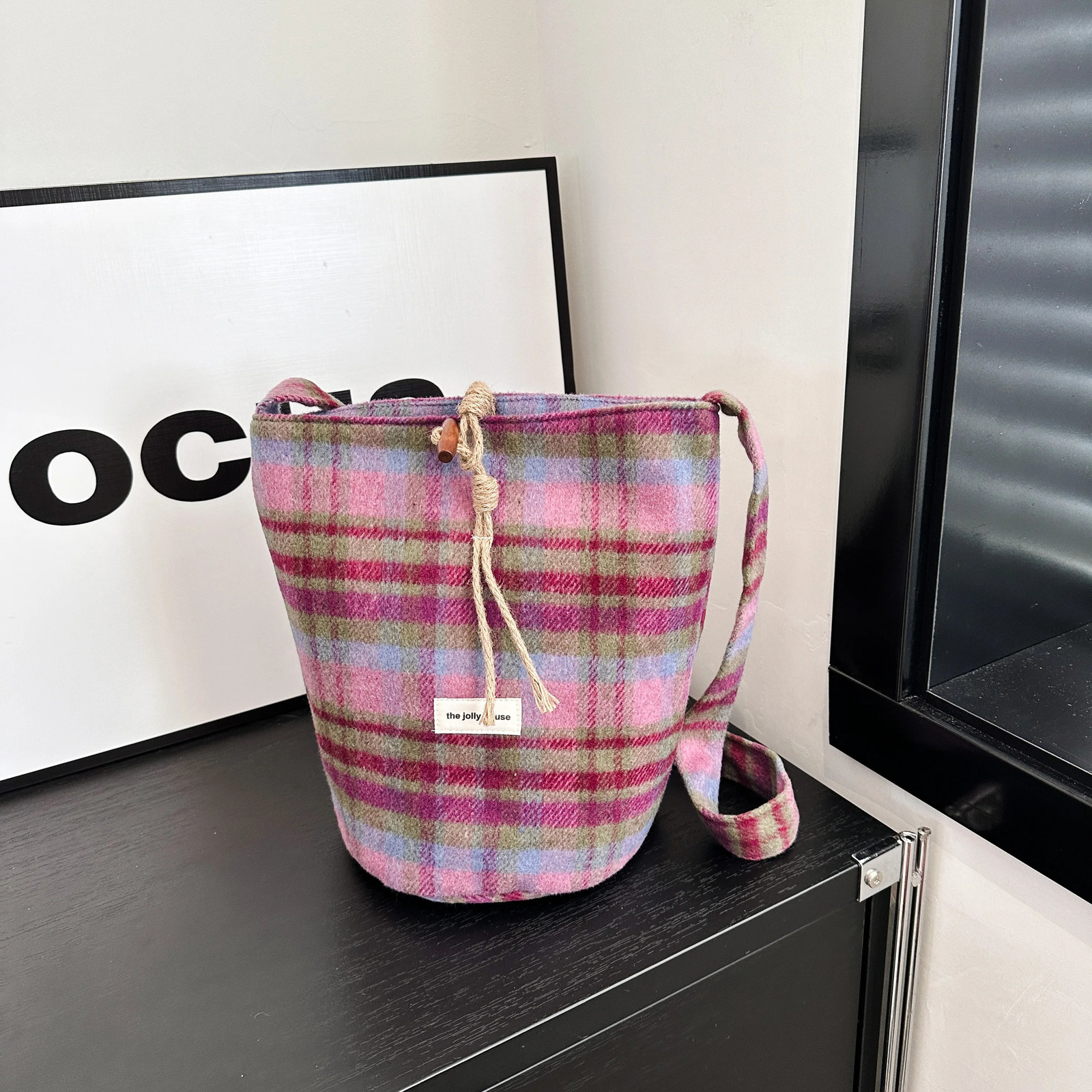 Fashionable womens bucket bag autumn and winter Versatile Woolen Plaid diagonal shoulder bag 250427