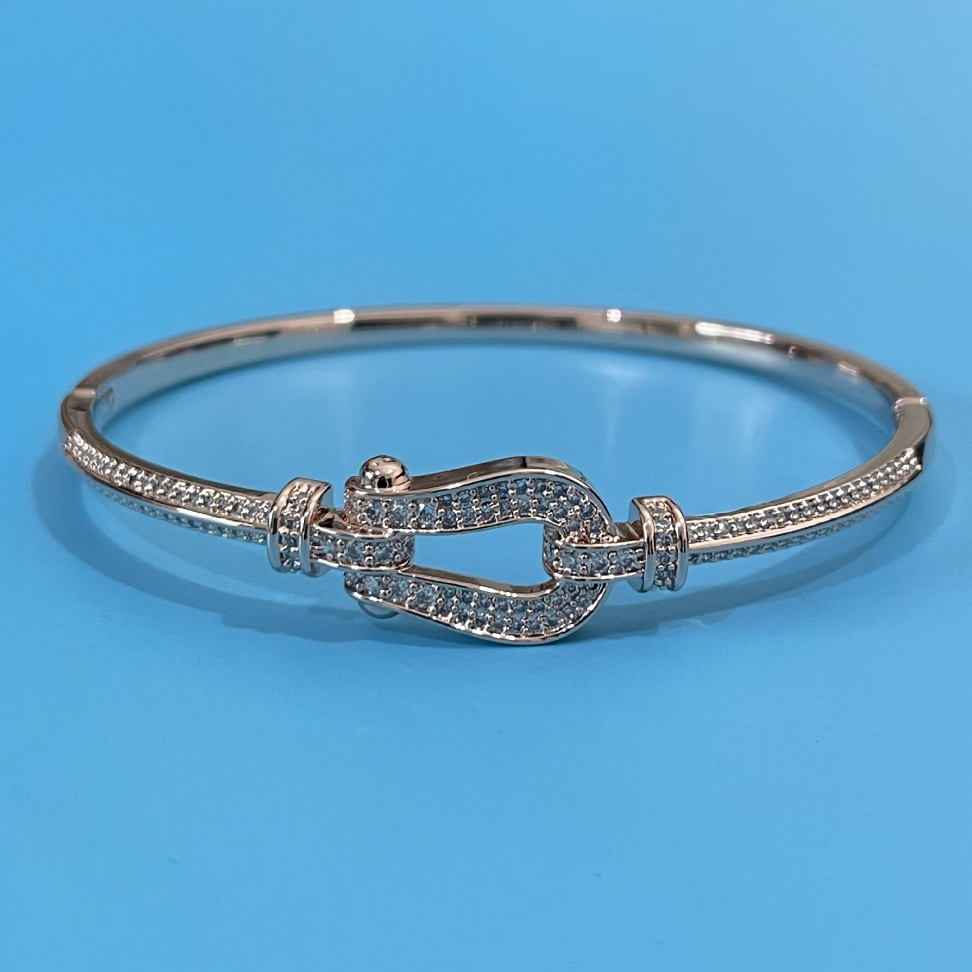 Fashionable designer bracelet women horseshoe buckle bracelet with micro inlaid zircon versatile for women's light luxury bracelet classic design