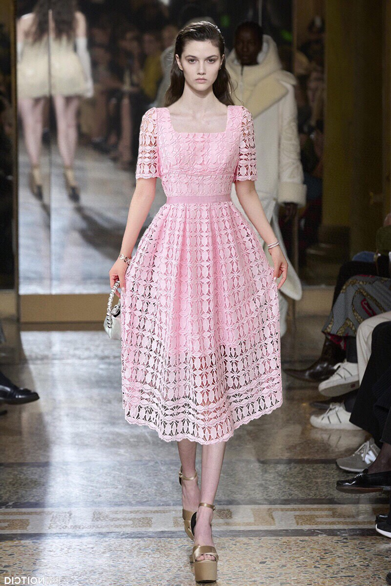 2025 Hollow embroidery dress Fashion Week Show Customized Fashion Tailored clothing womens Fashion Paris.M334