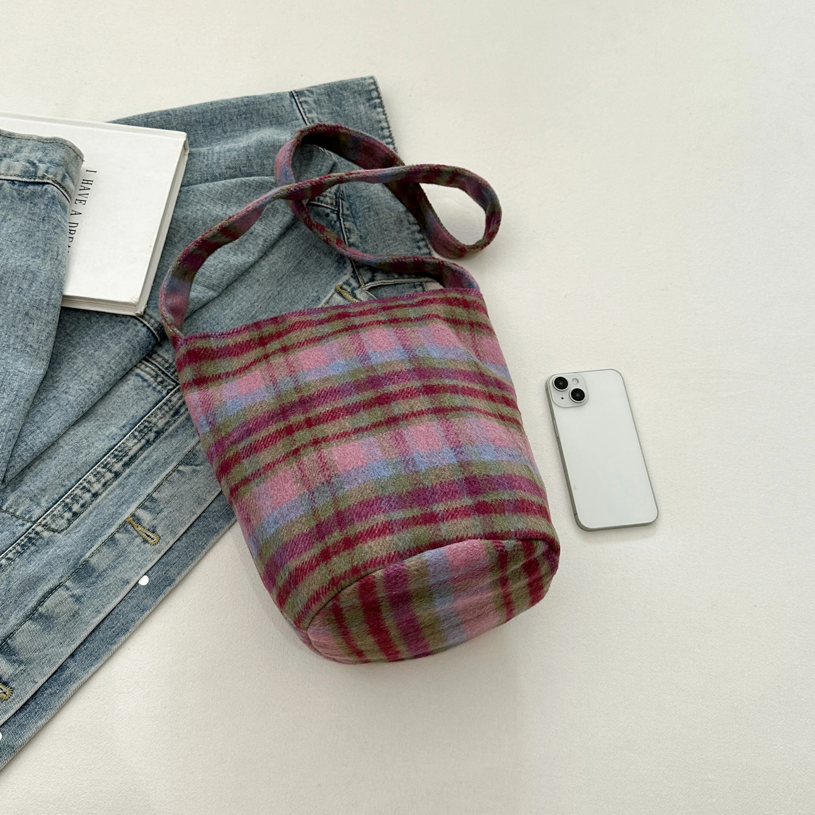 Fashionable womens bucket bag autumn and winter Versatile Woolen Plaid diagonal shoulder bag 250427