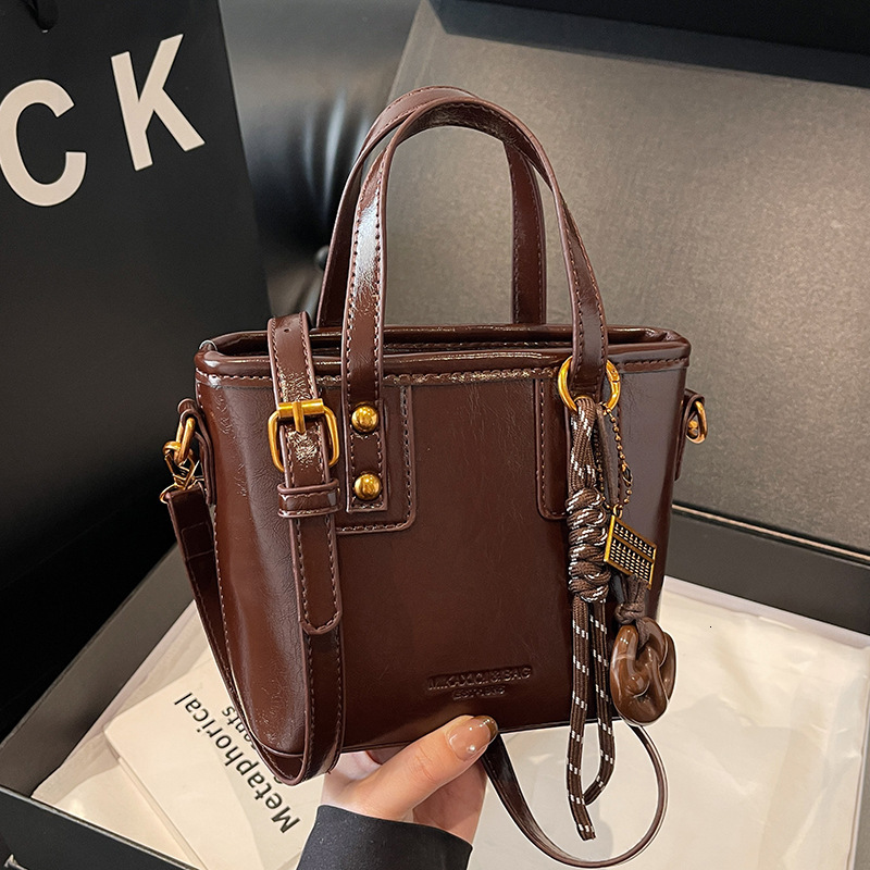 designer bag High end small for women 2024 new autumn and winter versatile crossbody fashion super hot hand-held bucket bag