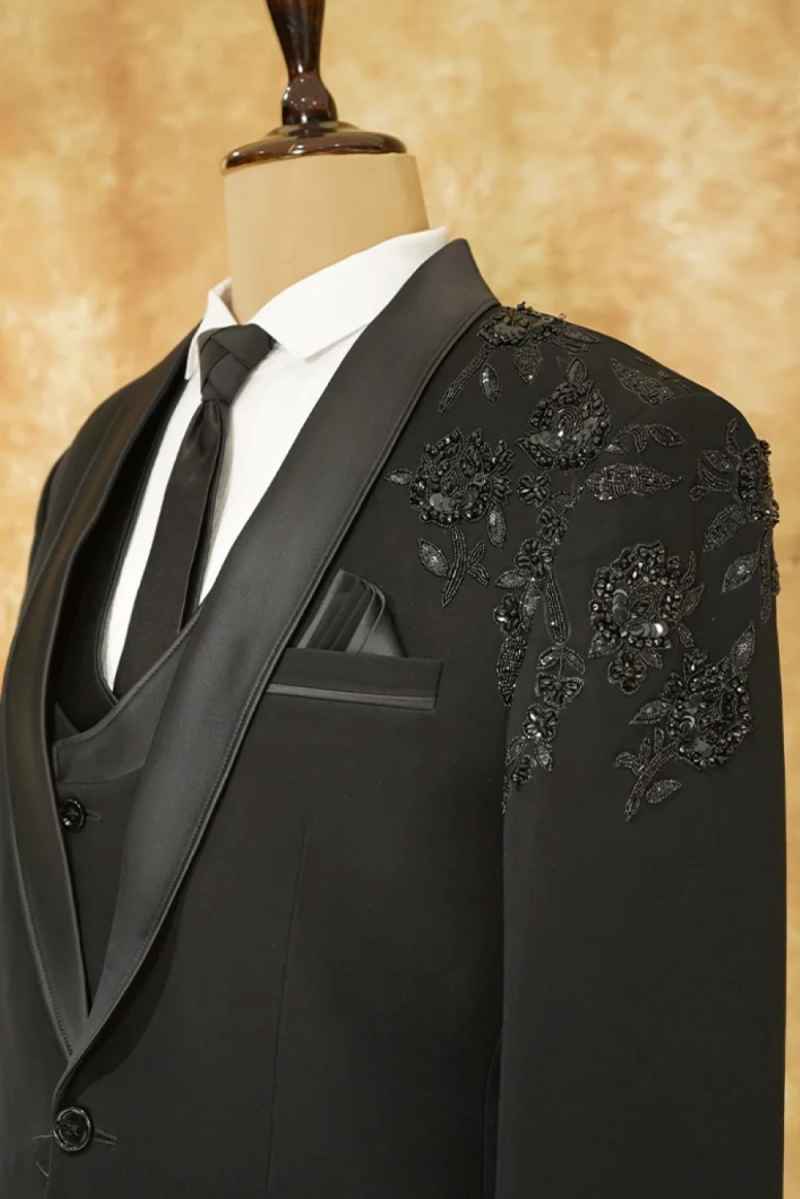 New Fashion Men Suits For Wedding Groom Tuxedos Appliques Lace Beading 2 Pieces Jacket Pants Prom Blazers Plus Size Formal Occasion Customized