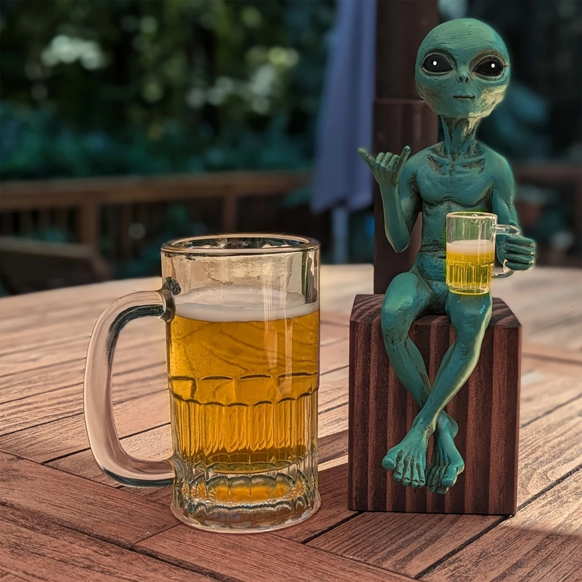 Drinking Alien Sculpture Novelty Alien Collectibles Funny Desktop Decoration For Desk Bedroom Decoration 251203