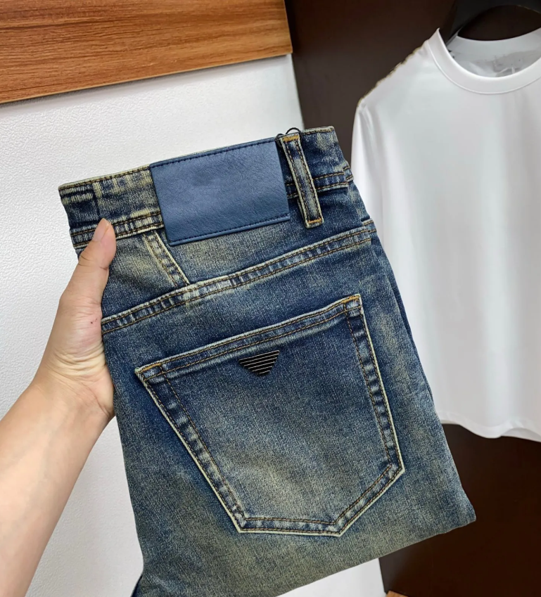 Men's Jeans Designer jeans, high-quality men's jeans, fashionable ripped jeans trend