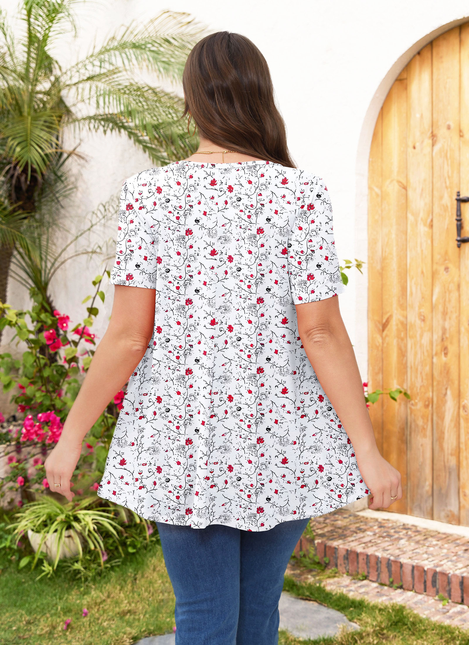Tunic Tops for Women Plus Size Short Sleeve Crew Neck Swing Flare Loose T-Shirt Blouses to Wear with Leggings White Floral Tops