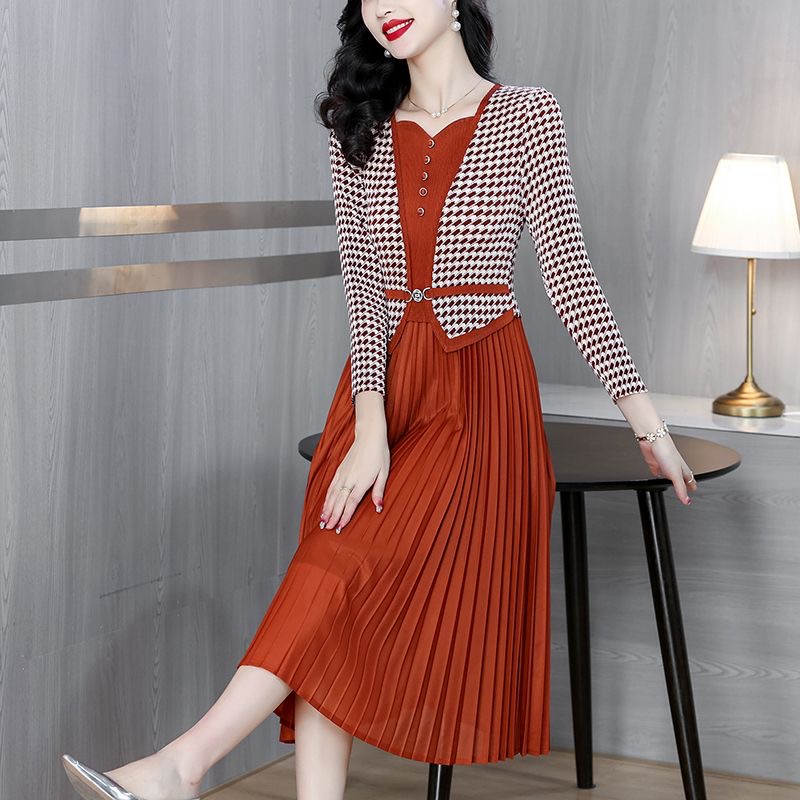 Large size women's dress 2025 new Chinese style fashion V-neck slim dress long skirt D02318