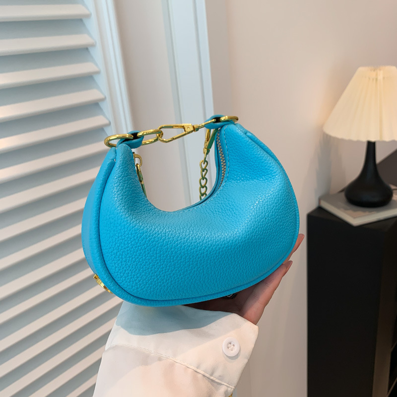 Mini shoulder crossbody dumpling women's 2024 chain crescent bag, fashionable handbag