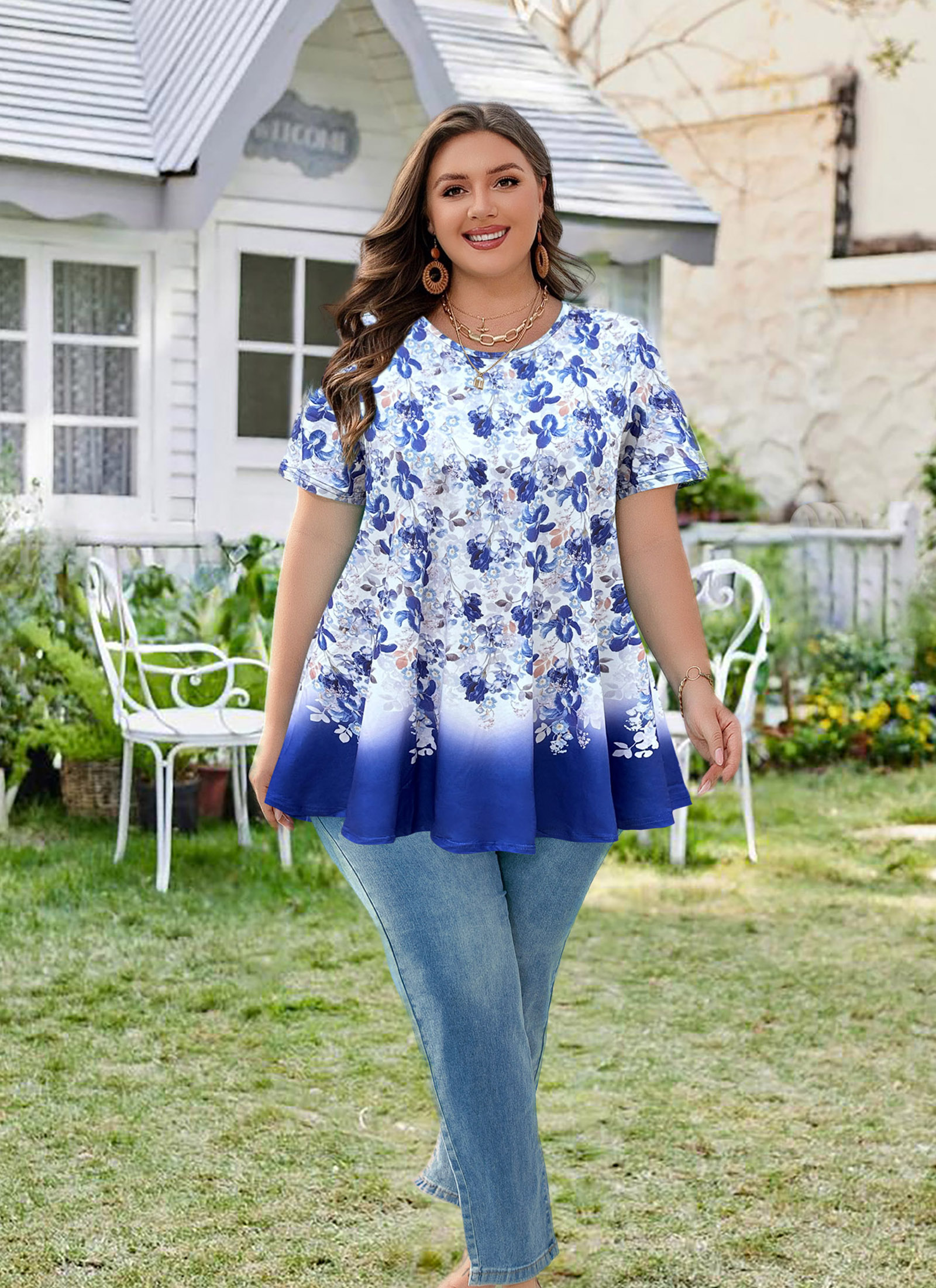 Tunic Tops for Women Plus Size Short Sleeve Crew Neck Swing Flare Loose T-Shirt Blouses to Wear with Leggings Blue White Floral Tunics