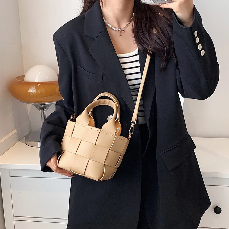 Womens Cross Bag Summer Handbag Solid Color Leather Drawstring Bucket Bag Monedero 250427