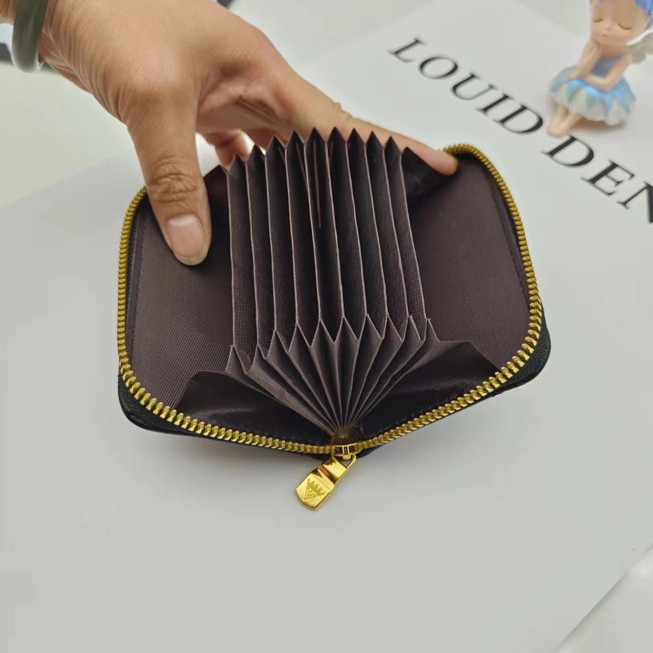 2025S Designer Bag New Style New Zipper Bag Women S Organ Exquisite High End Multi Slot Business Card Holder Compact Zero Wallet Korean Version Short