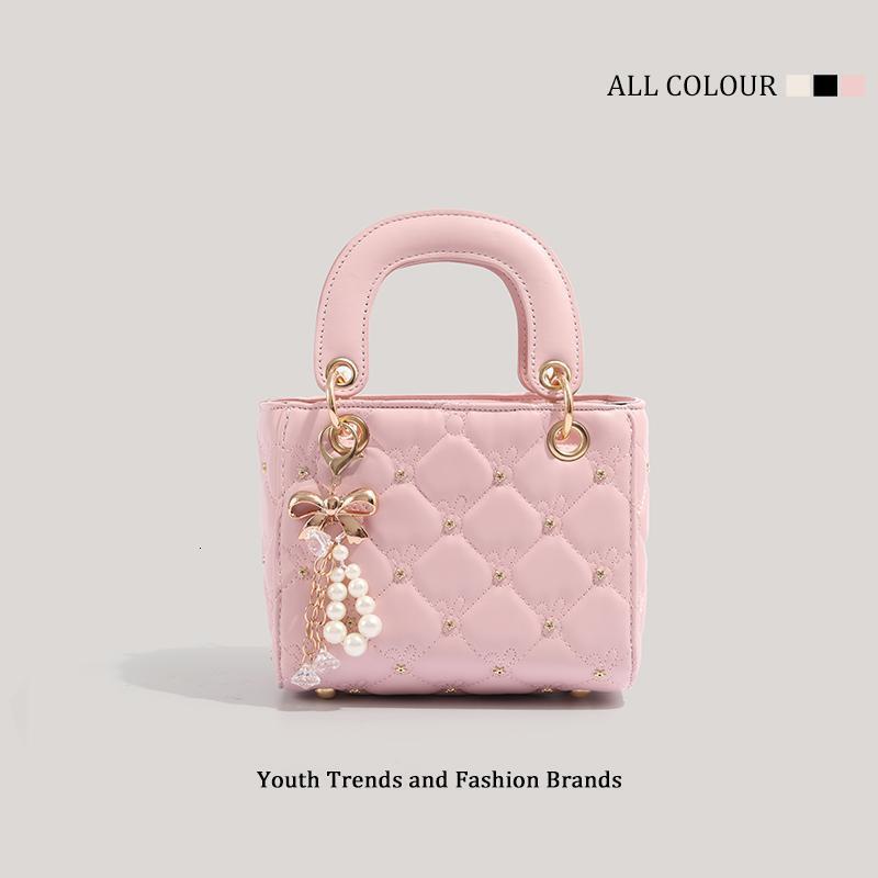 Texture Fashion 2025 New Niche Design Autumn And Winter Multifunctional Handheld Diamond Mesh Daifei Bag Outdoor Casual Shoulder Bag