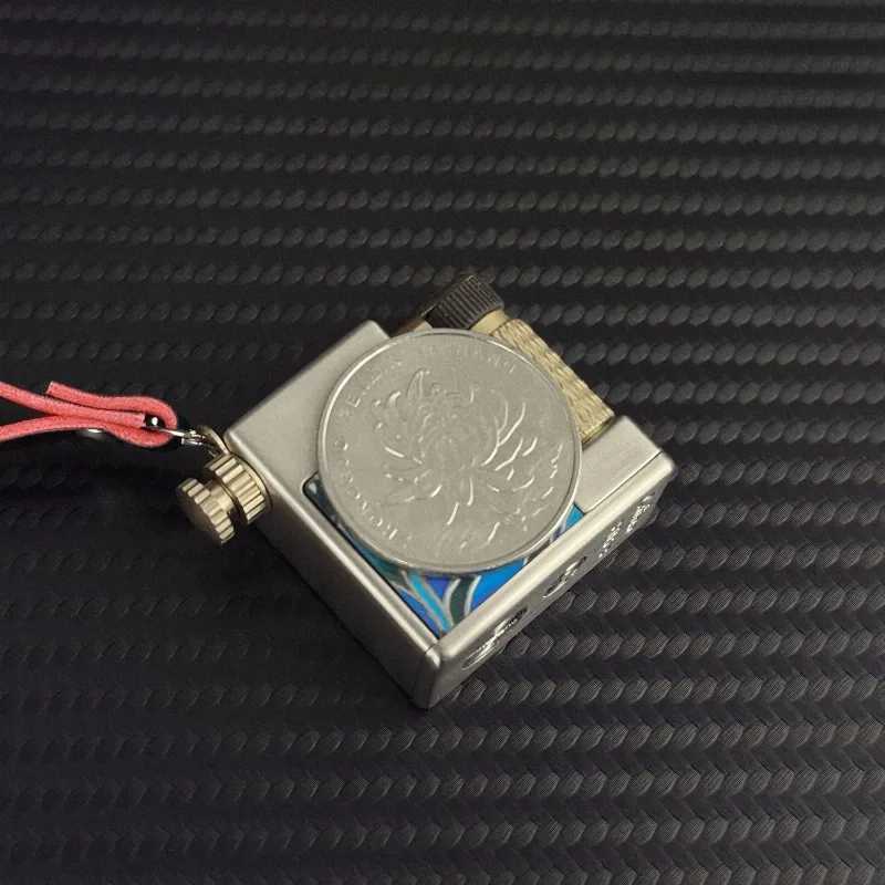 CHIEF New Small Square Brick Pendant Oil Lighter Small Mini Retro Creative Luminous Lighter Cigarette Accessories Mens Gift W251129