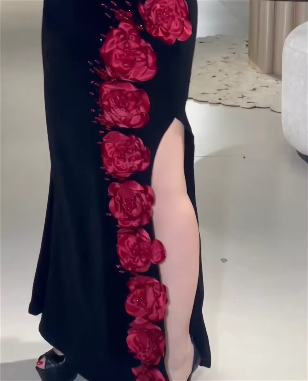 Elegant One Shoulder Red Flowers Prom Dresses Crystals Beaded Long Black Formal Party Gown Arabic Dubai Women Birthday Evening Dress Side Split