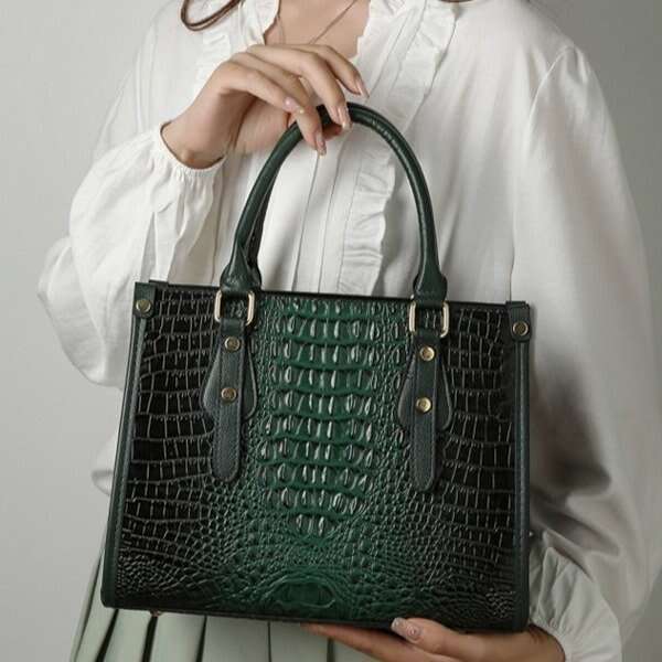2022 Women's New Crocodile Pattern Handheld Shoulder Embossed Large Capacity Crossbody Tote Bag