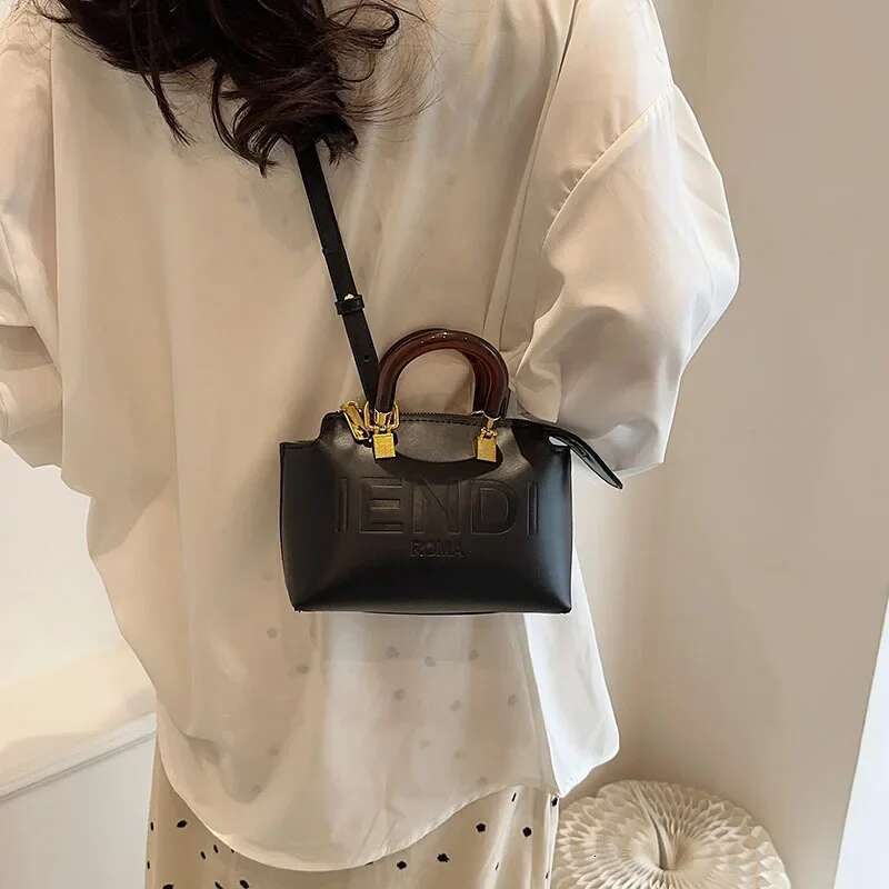 2025 New Cross-Border Women's Pillow Tote Bag Large Capacity Trendy Convertible Shoulder Crossbody Purse Niche Design