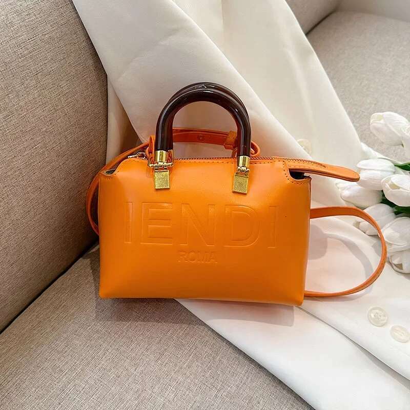 2025 New Cross-Border Women's Pillow Tote Bag Large Capacity Trendy Convertible Shoulder Crossbody Purse Niche Design